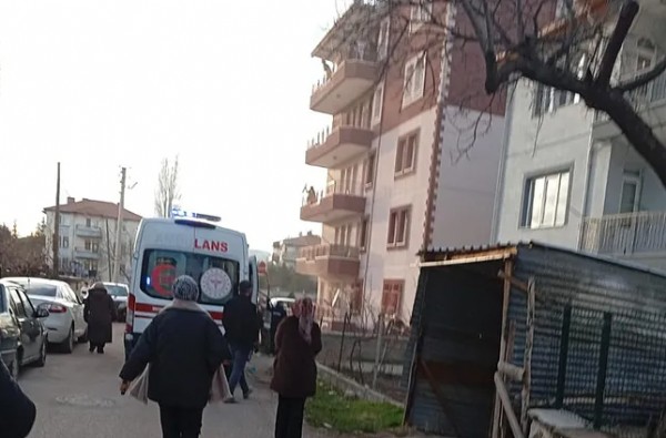 Ankara’da korkutan yangın! 4 kişi dumandan etkilendi!